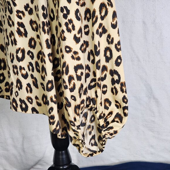 Chico's Leopard Print Poly Elastic Cuff Pullon Hidden Placket Blouse Sz 3 US 16 - Picture 11 of 16
